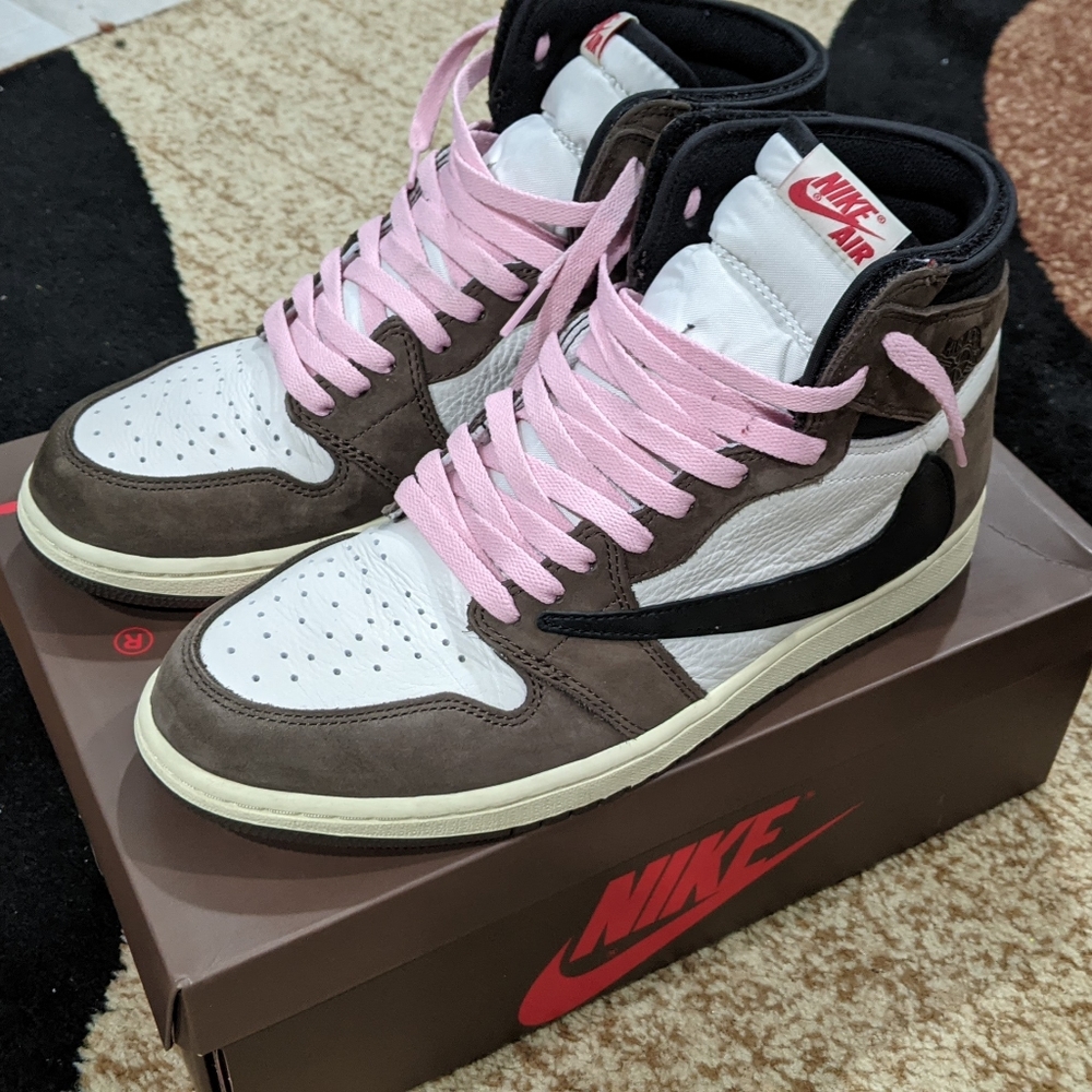 Travis Scott Jordan 1s
